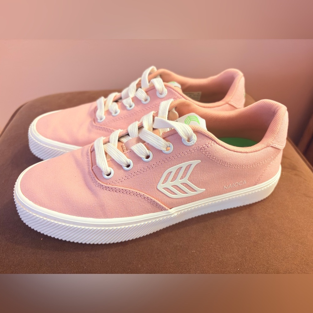 Women’s Cariuma Naioca Rose Canvas Sneakers Sz 8 Pink and White Vegan Shoes